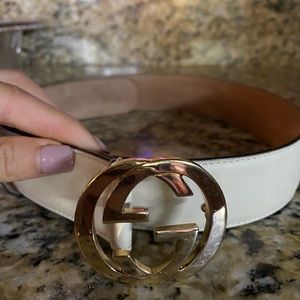 Gucci women’s interlocking GG Leather Belt - white